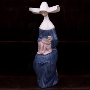 스페인야드로인형 도자기인형 01005501 TIME TO SEW(Blue) 자수 놓는 수녀님(블루),야드로,영국찻잔